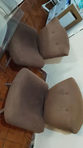 Poltronas usadas, precisando apenas de uma boa lavada e mínimos reparos. 