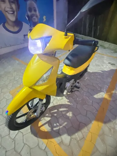 Vendo Honda Biz 125 Mais 7.500 motor excelente econômico só pegar e andar