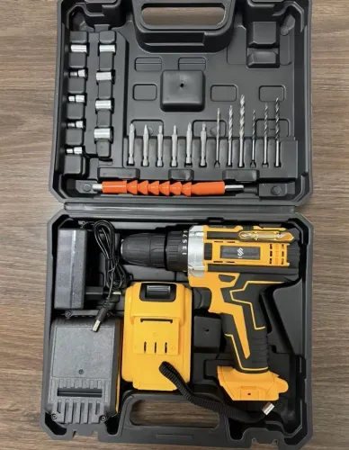 kit inclui uma parafusadeira/furadeira sem fio com bateria de 48V.