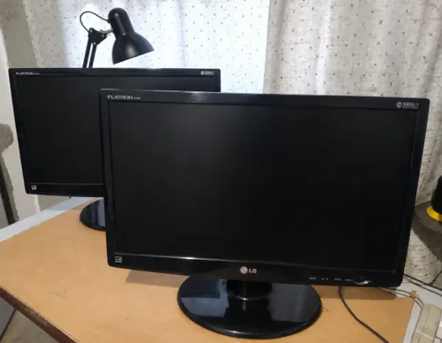 Kit 2 Monitores LG Flatron W2243C - Para Retirada de Peças / Conserto