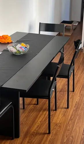 Mesa de Jantar 6 lugares com 4 cadeiras Tok Stok