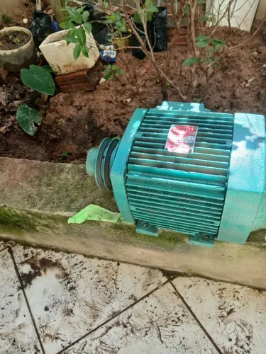 Motor trifásico 220v