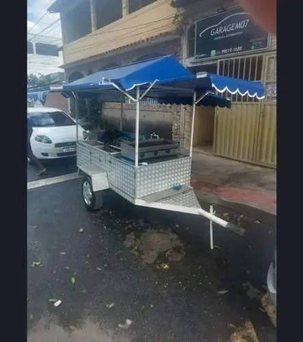 Vendo carrinho de churrasquinho com reboque