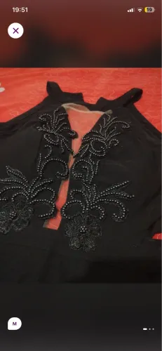 Vestido festa com detalhes em tully e lantejoulas