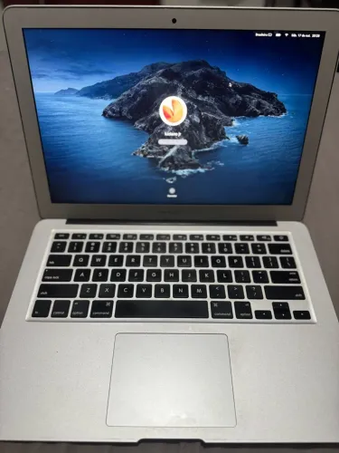 MacBook air core i5 - 128 ssd - 8gb RAM