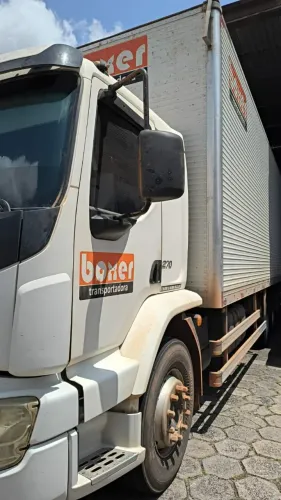 VENDE-SE TRUCK VOLVO/VM 270 6X2R