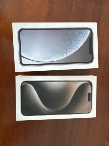 Caixa iPhone XR e iPhone 15 Pro Max