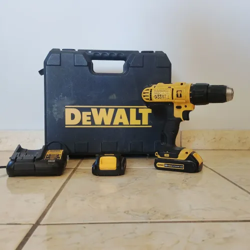 Parafusadeira/Furadeira de Impacto DeWALT DCD776 20V + 2 Baterias + Maleta