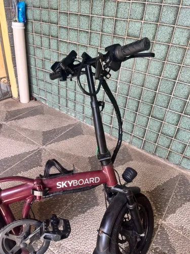 Vendo bicleta elétrica ,com todos os acessórios e uma bateria reserva