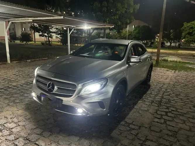 Mercedes-Benz GLA 200 Adv. 1.6/1.6 TB 16V Flex Aut. 2015