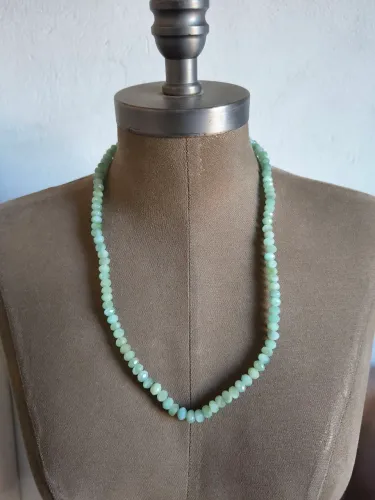 Colar de pedras verdes