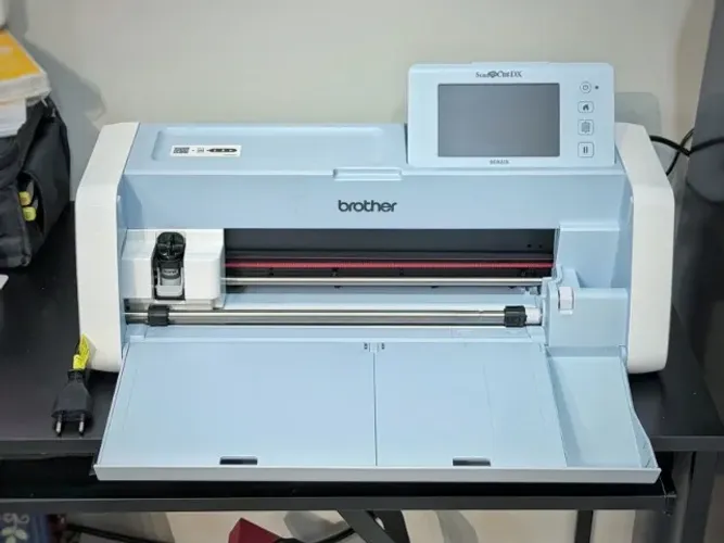 Máquina de recorte com scanner ScanNCut SDX225 Brother com display colorido