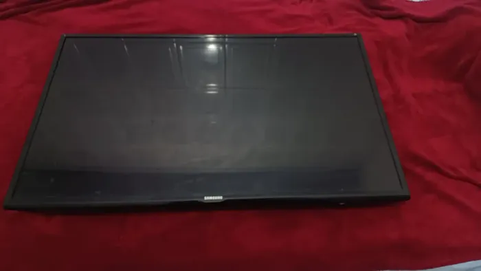 TV 40 Samsung com defeito na placa. A luz do stand-by piscando. Leia toda a descrição
