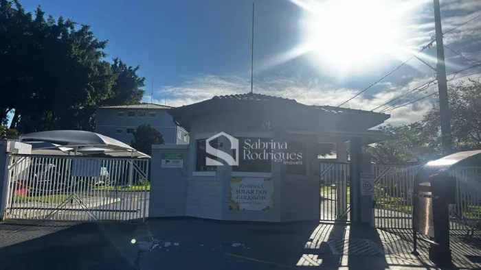 Apartamento com 2 dormitórios à venda, 65 m² por R$ 387.000,00 - Solar dos Girassóis - Ind