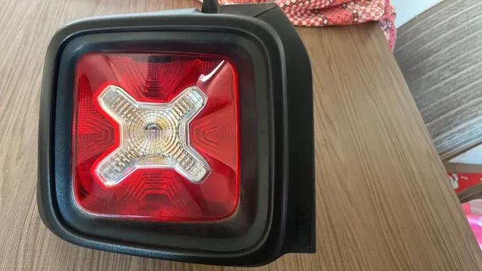 Lanterna Renegade 2016 a 2021 - Jeep - Lado Esquerdo e Direito - Usada em ótimo estado