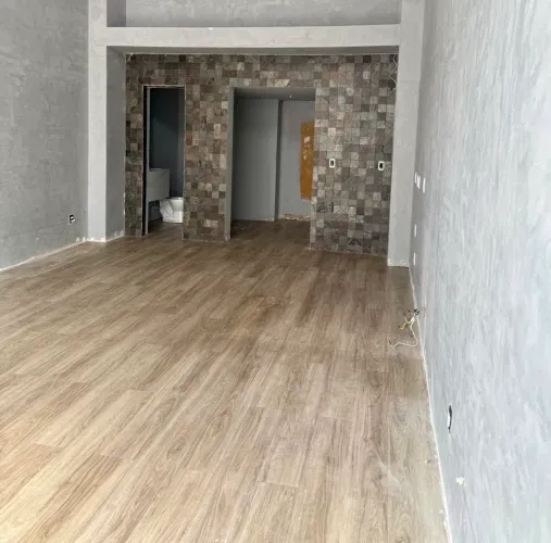 Alugo loja térreo na João Cancio ( Manaira)