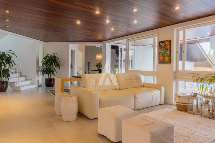 Casa em Condomínio com 2 suíte(s) mais 2 quarto(s) à venda no bairro GLÓRIA em JOINVILLE,