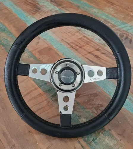 Volante ROSSETI Couro Preto 32cm