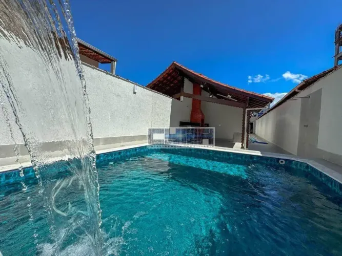 Casa de 2 DORMITÓRIOS no Canto do Forte com piscina e churrasqueira