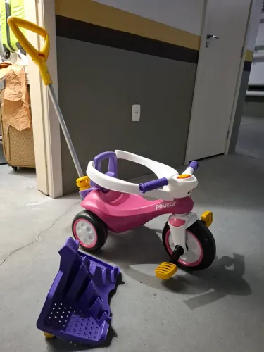 Policiclo triciclo 3 em 1 passeio com empurrador e pedal Rosa