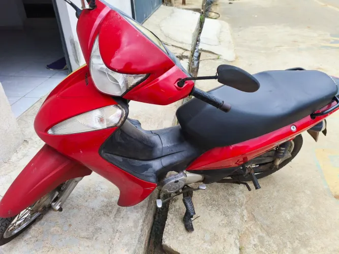 Vendo Honda Biz 110 em perfeito estado. Com preço menor que a tabela Fipe.