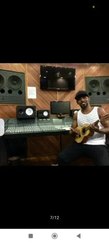 Vocalista de pagode prouco um grupo pra fazer parte