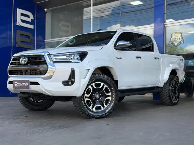 Toyota Hilux CD SRX Plus 4X4 2.8 TDI Die. Aut. 2024
