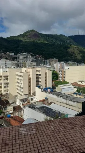 Grande Cobertura Comercial na Praça Sães Penna na Tijuca