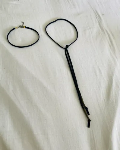 Chocker + colar alongado Farm em couro com detalhes em metal