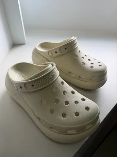 Crocs feminina