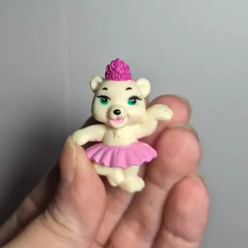 Miniatura Pet da Barbie Shiver Urso Polar - As Doze Princesas Bailarinas