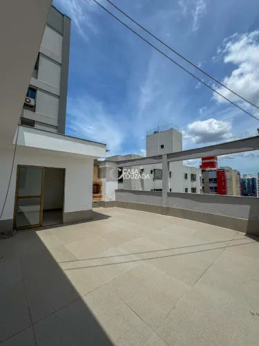 Cobertura linear 03 quartos com 02 suítes na Praia da Costa.