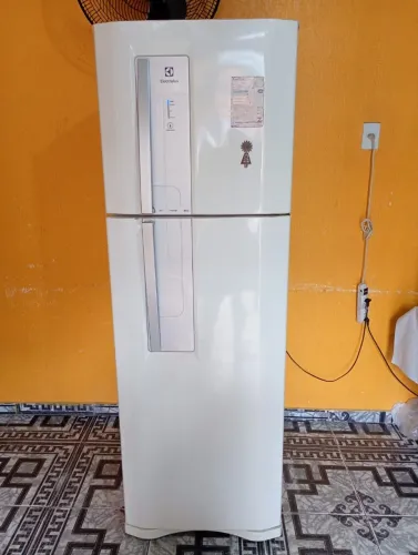 Geladeira Eletrolux Frost Free 