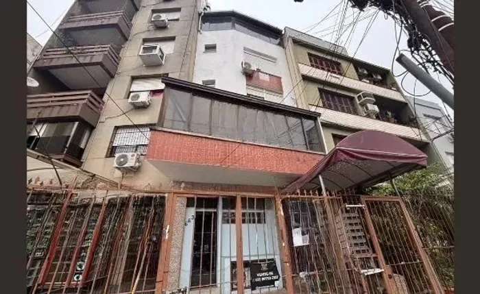 APARTAMENTO REFORMADO E DESOCUPADO, ENTRAR E MORAR NA CIDADE BAIXA!!!