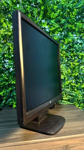 Monitor V7 TFT LCD Modelo: D1711 Tamanho da tela: 17? polegadas