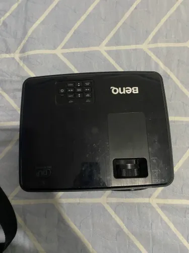Projetor Benq + caixa de som Mancer