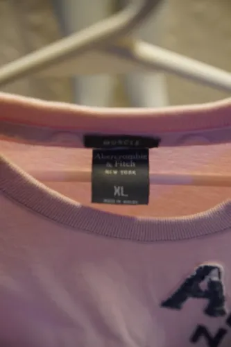 Camiseta rosa Abercrombie & fitch