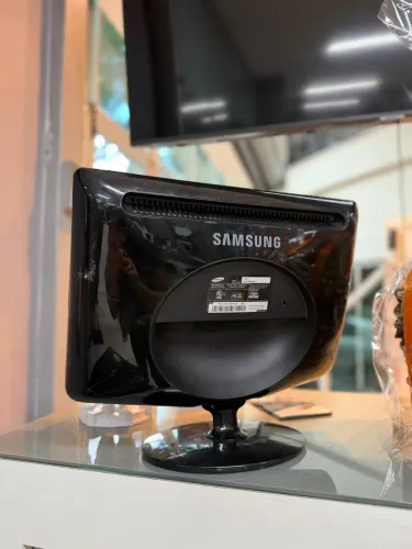 Monitor Samsung  17 polegadas  Seminovo  3 meses de garantia  VGA  Model LS17PENSF/XAZ  