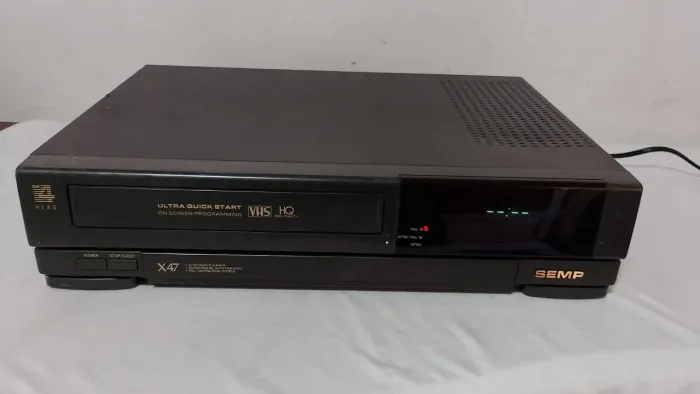 VIDEO CASSETE SEMP TOSHIBA MOD. VCR-X47 PARA APROVEITAR PEÇAS OU CONSERTO