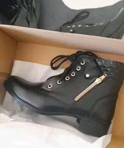 Vendo bota nova