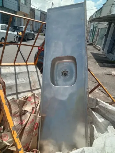 VENDO UMA PIA DE INOX SEMI NOVA 2 METROS DE CUMPRIMENTO
