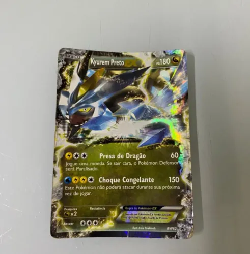 Carta Pokemon Kyurem preto EX