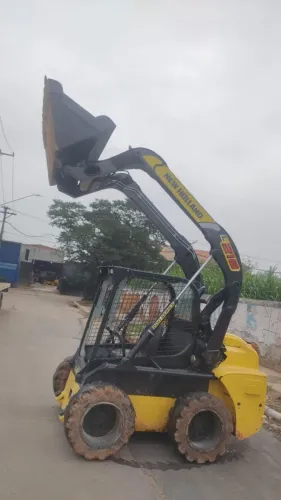 Vender se bobcat New holland l 218  ano 2012 com 6 mil horas 