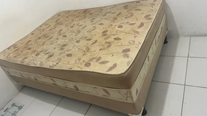 Cama box casal com colchão acoplado