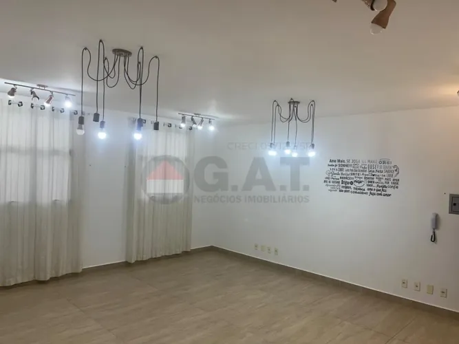 Sala Comercial à Venda em Condomínio no Jardim Emilia, Sorocaba-SP: 1 Sala, 2 Banheiros, 1