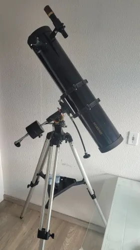 Telescópio Newtoniano Hokenn 130/900