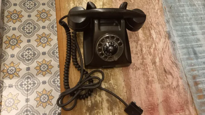 Telefone de disco preto, Ericsson, fio espiral original, disco interno e carcaça s/ trinco