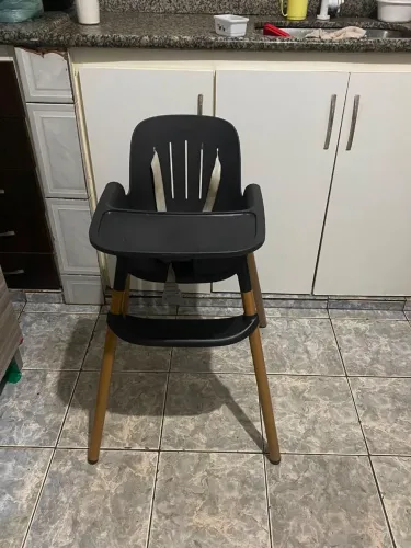 Cadeira para alimentação e carrinho de andador