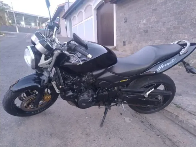 Vendo Hornet carburada 2006