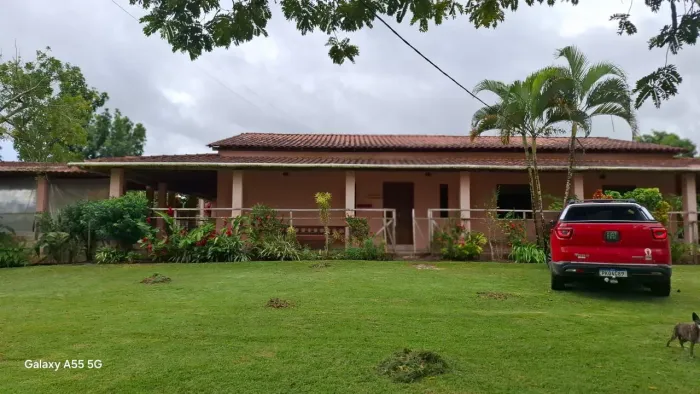 Belíssima fazenda de 46t,casa de 5/4, sendo 3 suites, pasto, pomar, poços arte e 3 nascent